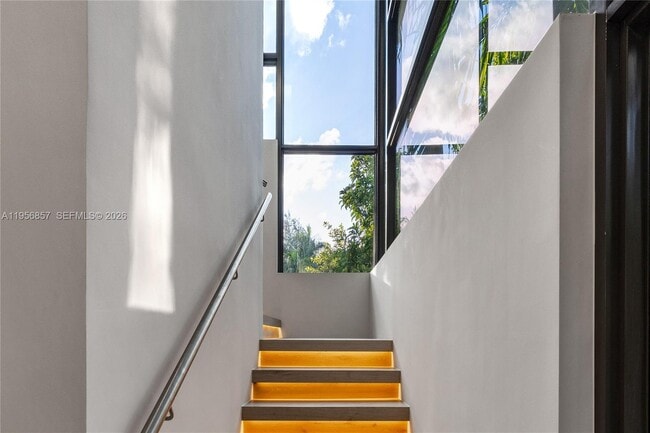 2805 Freeman St in Miami, FL - Building Photo - Building Photo