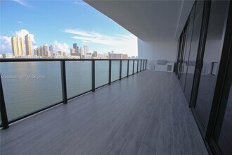 5000 Island Estates Dr in Aventura, FL - Building Photo - Building Photo