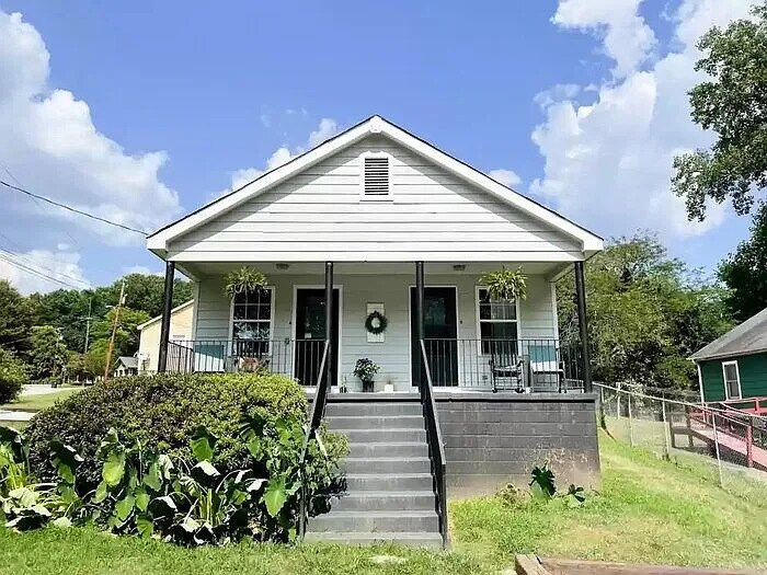 13 Hollywood Cir in Greenville, SC - Building Photo