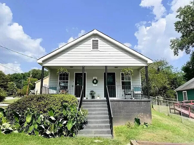 property at 13 Hollywood Cir