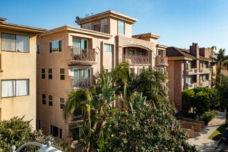 Bedford Villas in Los Angeles, CA - Building Photo - Building Photo