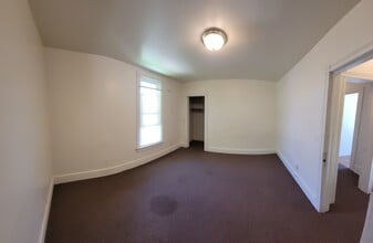 915 W Highland St, Unit Lower in Whitewater, WI - Building Photo - Building Photo