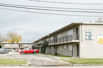 Dismuke Apartment Homes in Houston, TX - Building Photo - Building Photo