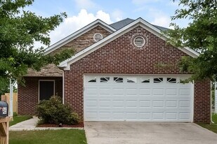 465 Cathedral Dr in Mcdonough, GA - Building Photo