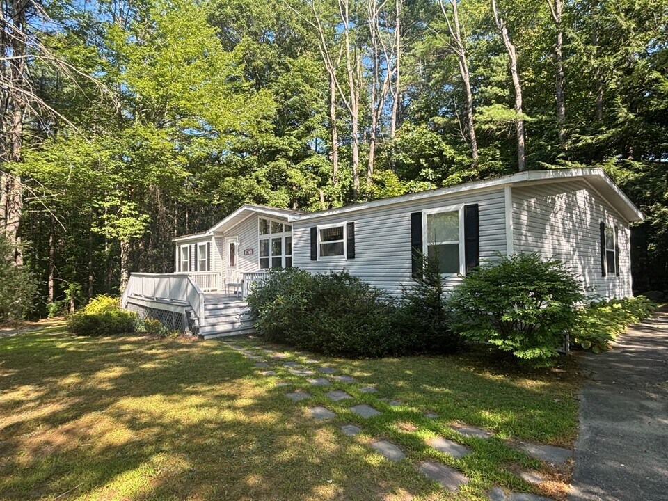 9 Westbury Rd in Meredith, NH - Building Photo