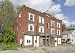 27 Main St in Belle Vernon, PA - Foto de edificio - Building Photo