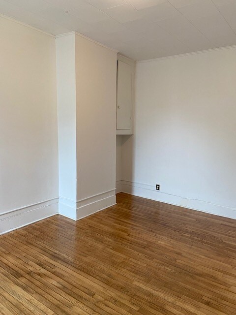 53 E 4th St, Unit D in Oswego, NY - Building Photo - Building Photo