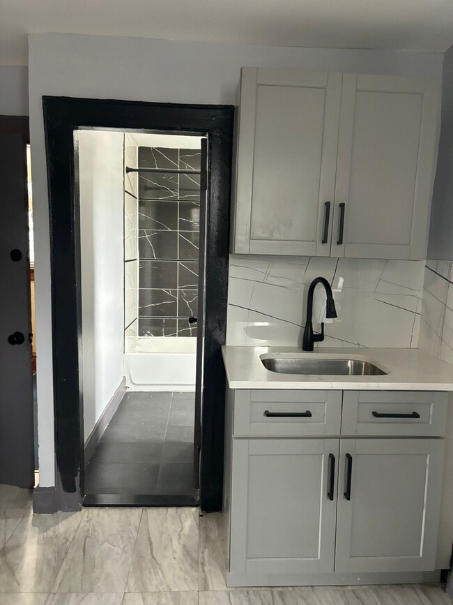 153 Garside St, Unit 3 in Newark, NJ - Building Photo - Building Photo