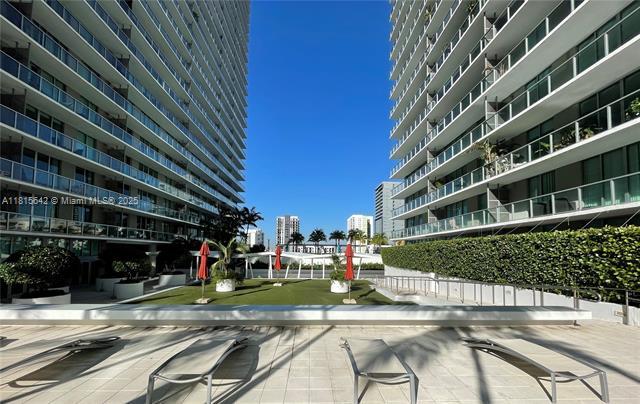 79 SW 12th St, Unit 1006-S in Miami, FL - Building Photo - Building Photo