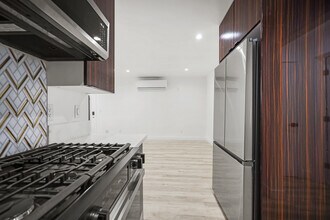 111 Normandie Ave in Los Angeles, CA - Building Photo - Building Photo