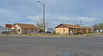 1305 S 9th St in Slaton, TX - Building Photo
