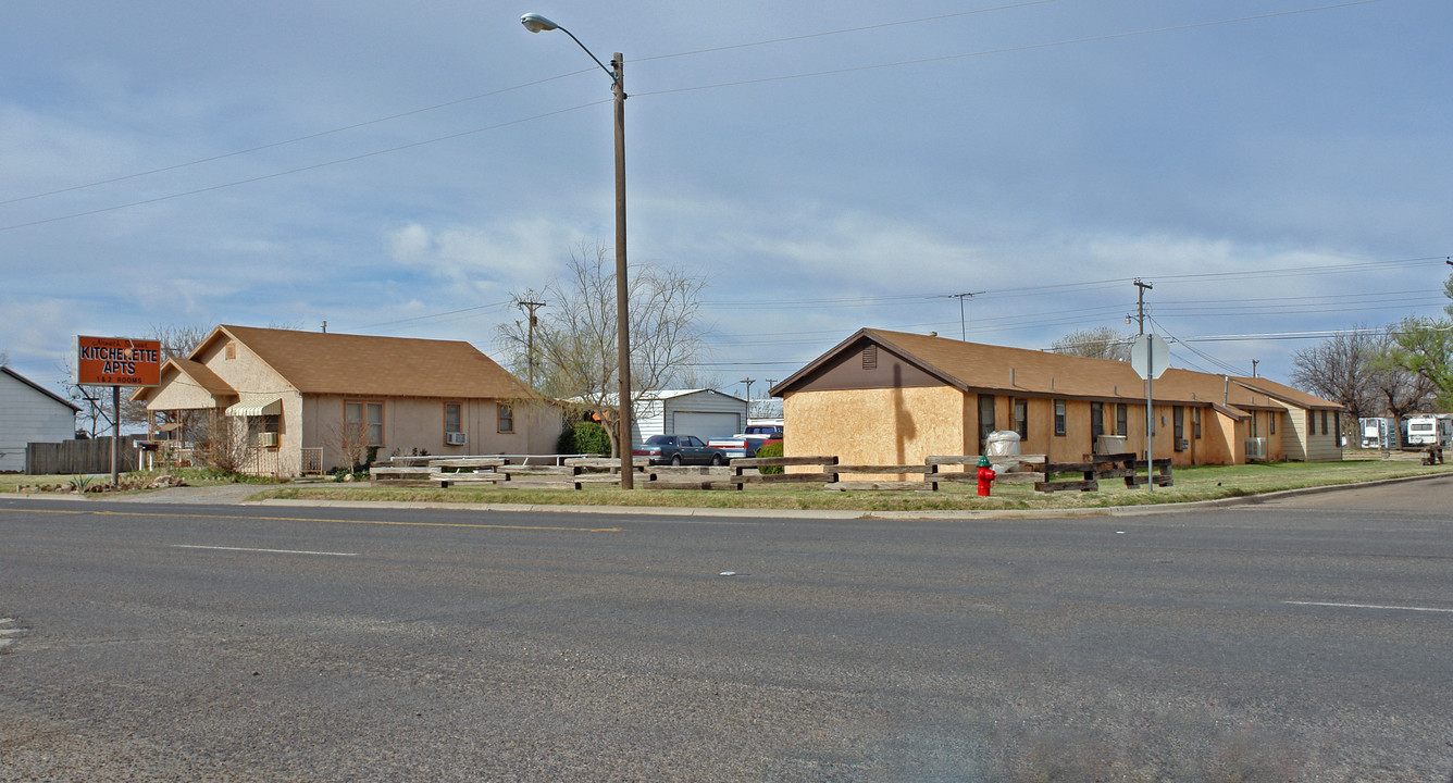 1305 S 9th St in Slaton, TX - Building Photo