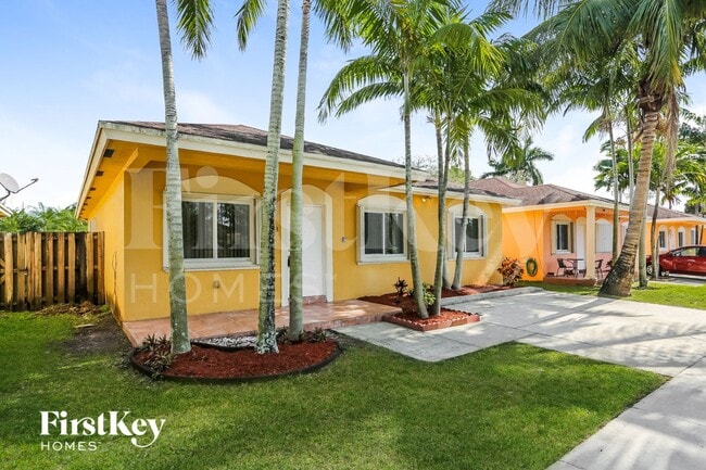 213 SW 15th Pl in Homestead, FL - Building Photo - Building Photo