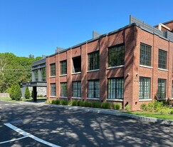 41 Richmondville Ave in Westport, CT - Building Photo