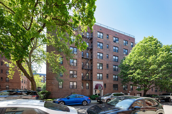 105-07 66th Rd in Forest Hills, NY - Building Photo - Building Photo