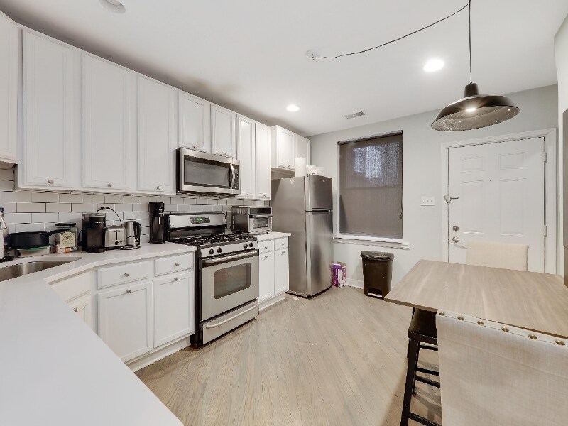 2652 N Halsted St, Unit 2F in Chicago, IL - Building Photo