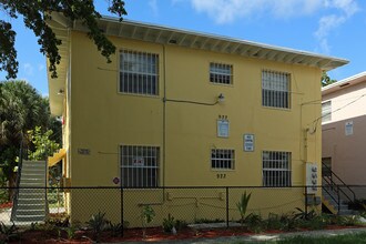 922 5th St in West Palm Beach, FL - Foto de edificio - Building Photo