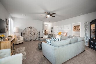 245 E Broade St in Leander, TX - Building Photo - Building Photo