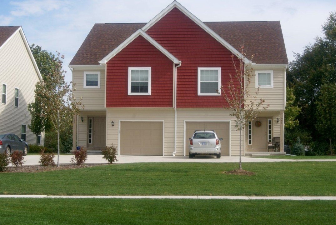 921-953 Pathfinder Ln in Oxford, MI - Foto de edificio