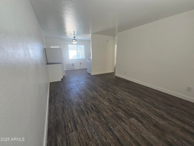 2513 N 48th Pl in Phoenix, AZ - Foto de edificio - Building Photo