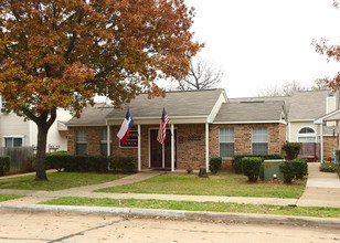 Radford Place in Irving, TX - Building Photo - Building Photo