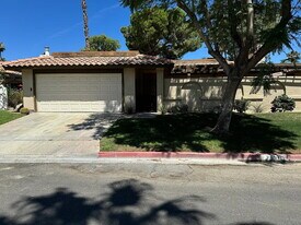 75310 Pino Dr in Palm Desert, CA - Building Photo