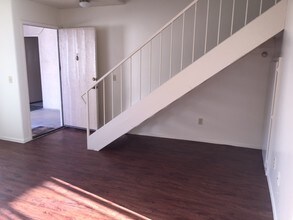 707 S Webster Ave, Unit 108 in Anaheim, CA - Foto de edificio - Building Photo