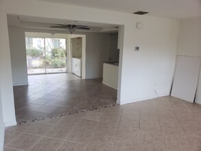 4915 Catalina Dr in Naples, FL - Building Photo - Building Photo