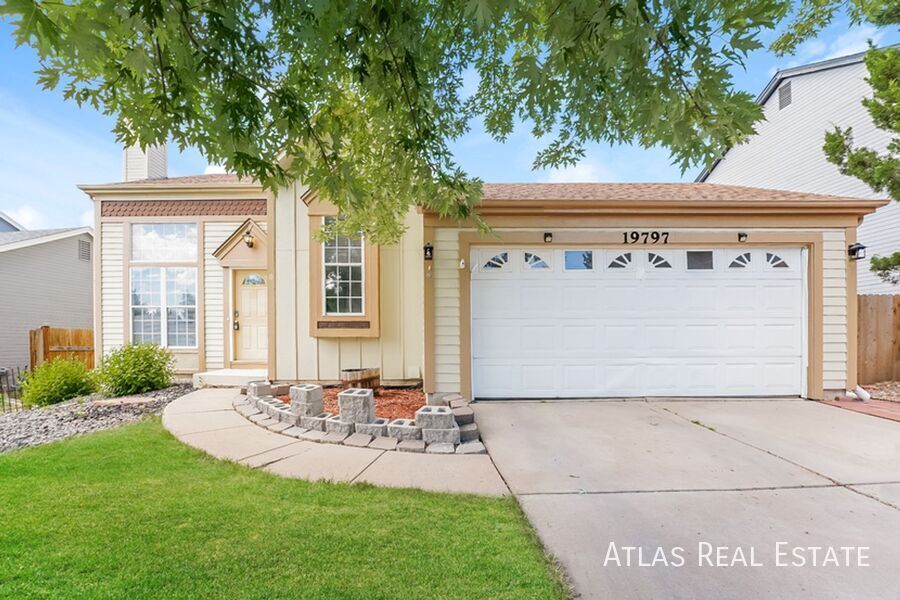19797 E Dartmouth Ave in Aurora, CO - Building Photo