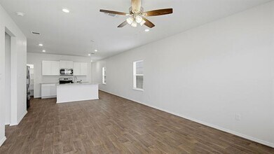 15619 Garam Trl in Von Ormy, TX - Building Photo - Building Photo