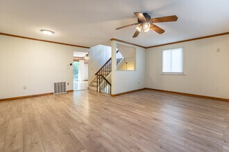 38 Conestoga Way in Glastonbury, CT - Building Photo - Building Photo