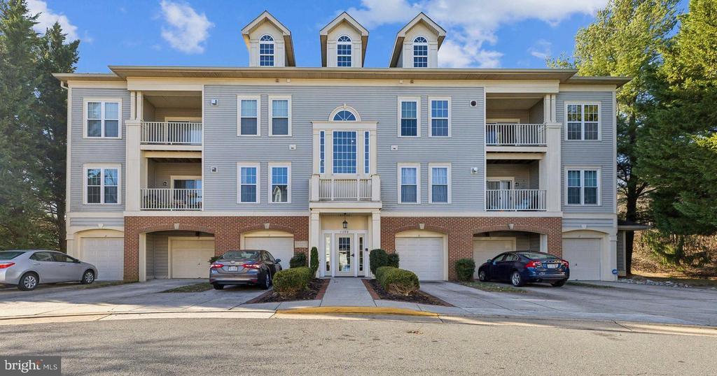 11326 Westbrook Mill Ln-Unit -304 in Fairfax, VA - Building Photo