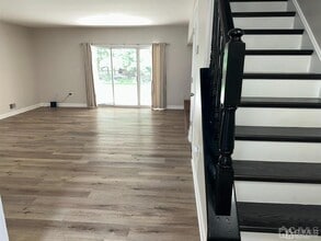 14 Albury Way in North Brunswick, NJ - Building Photo - Building Photo