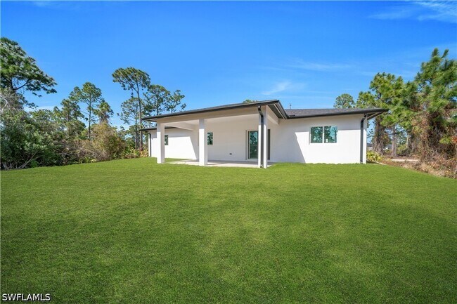 property at 828 Genoa Ave S