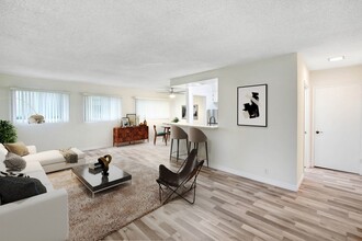 Dickens Apartments in Sherman Oaks, CA - Building Photo - Building Photo