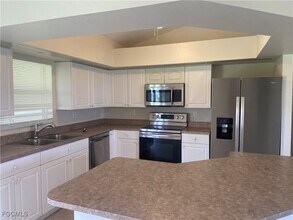 2310 NW Embers Terrace in Cape Coral, FL - Foto de edificio - Building Photo