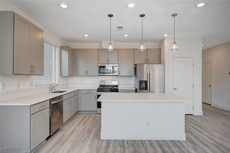 5733 Avondale Rise Wy in Las Vegas, NV - Building Photo - Building Photo