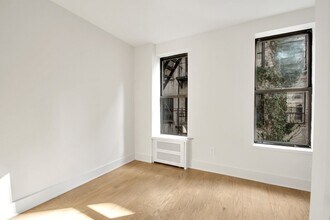 414 W 49th St in New York, NY - Foto de edificio - Building Photo