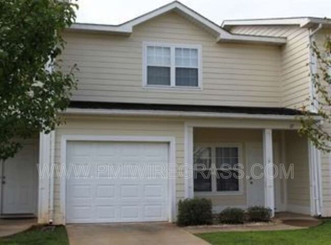 property at 25 Courtyard Way