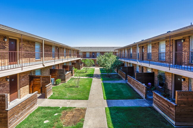 The Ridge Apartments in Greenville, TX - Building Photo - Building Photo