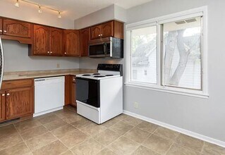 4633 Euclid Ave in Des Moines, IA - Foto de edificio - Building Photo