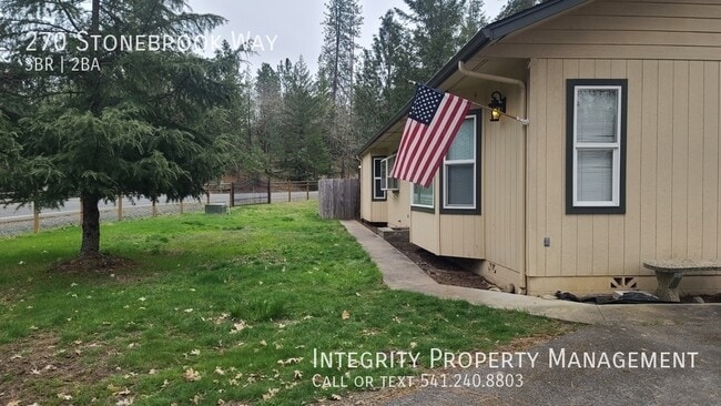 270 Stonebrook Way in Merlin, OR - Building Photo - Building Photo