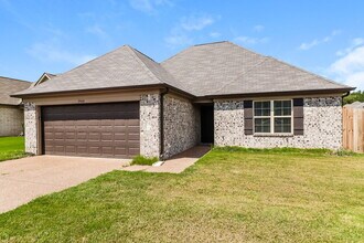 9466 Darren Cir S in Cordova, TN - Foto de edificio - Building Photo