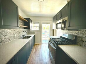 279 Redondo Ave in Long Beach, CA - Building Photo - Building Photo