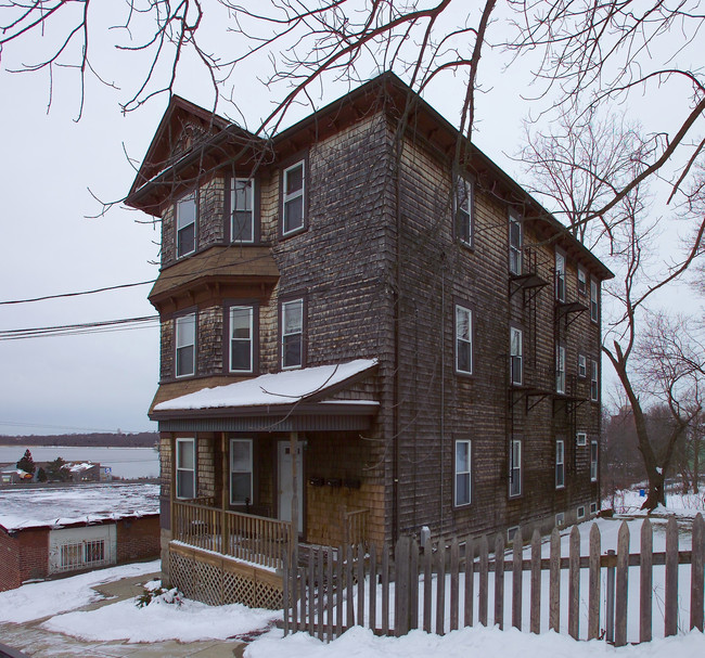 100 Maple St in Fall River, MA - Building Photo - Building Photo