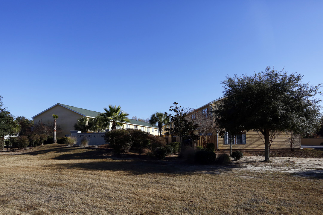 Bayshore Villas in Gulf Breeze, FL - Foto de edificio