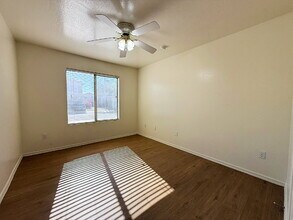 10434 W Oregon Ave in Glendale, AZ - Building Photo - Building Photo