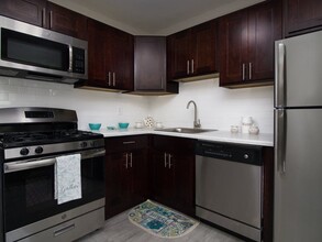 Jumping Brook Apartments in Neptune, NJ - Foto de edificio - Building Photo