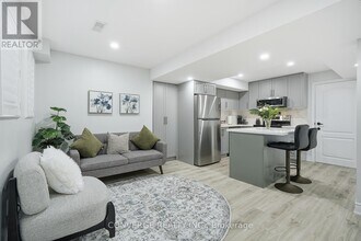 10 Selby Dr in Ajax, ON - Building Photo - Building Photo