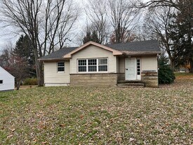 602 Longmere Dr in Kent, OH - Building Photo